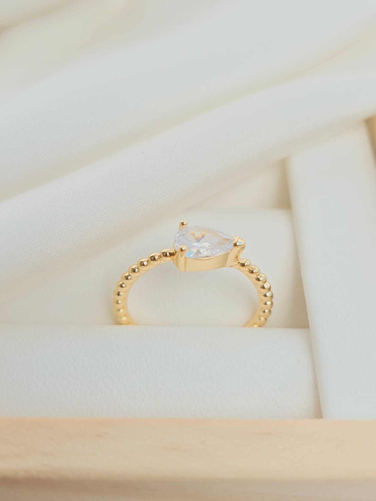 Anillo circón delgado