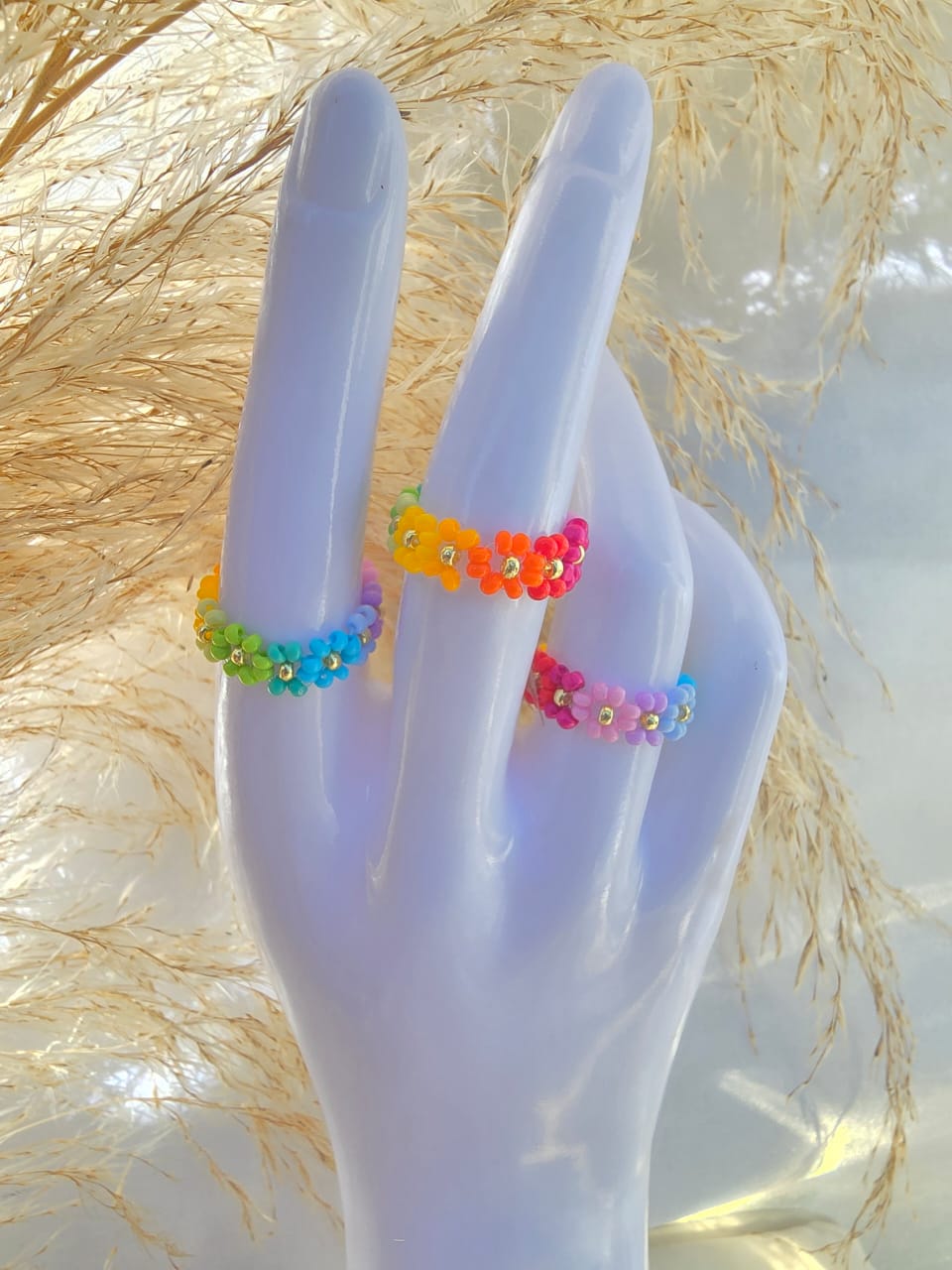 Anillo tejido en mostacillas