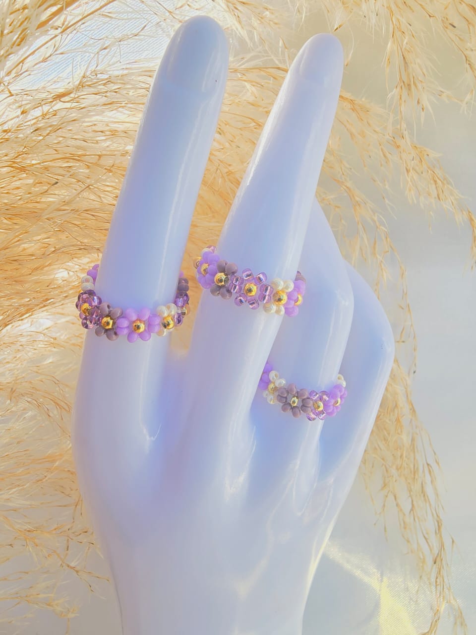 Anillo tejido en mostacillas