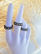 Anillo tejido en mostacillas