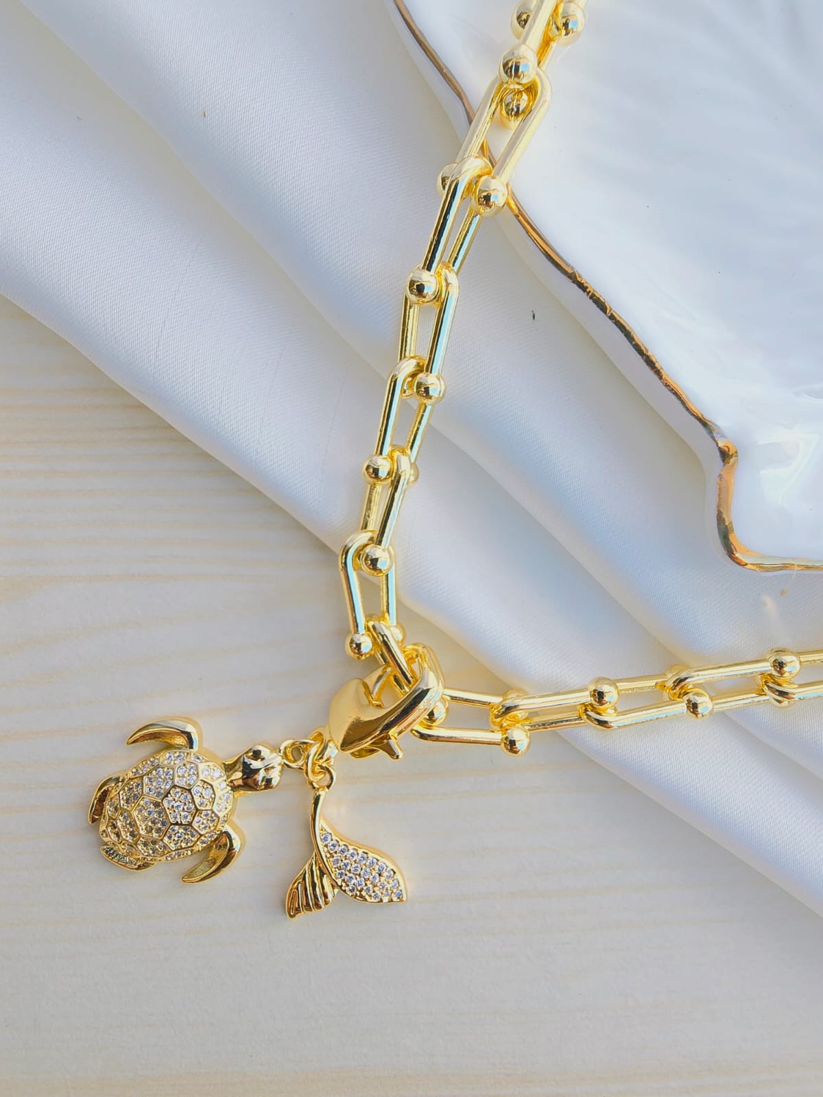 Cadena clip con dijes