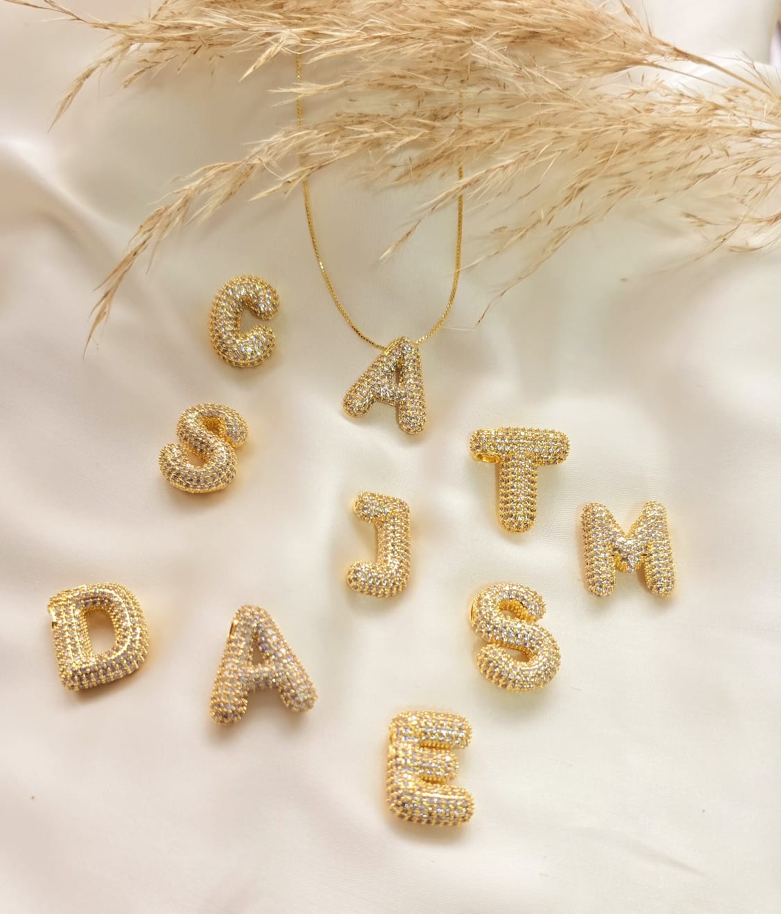 Cadenas dijes de letras