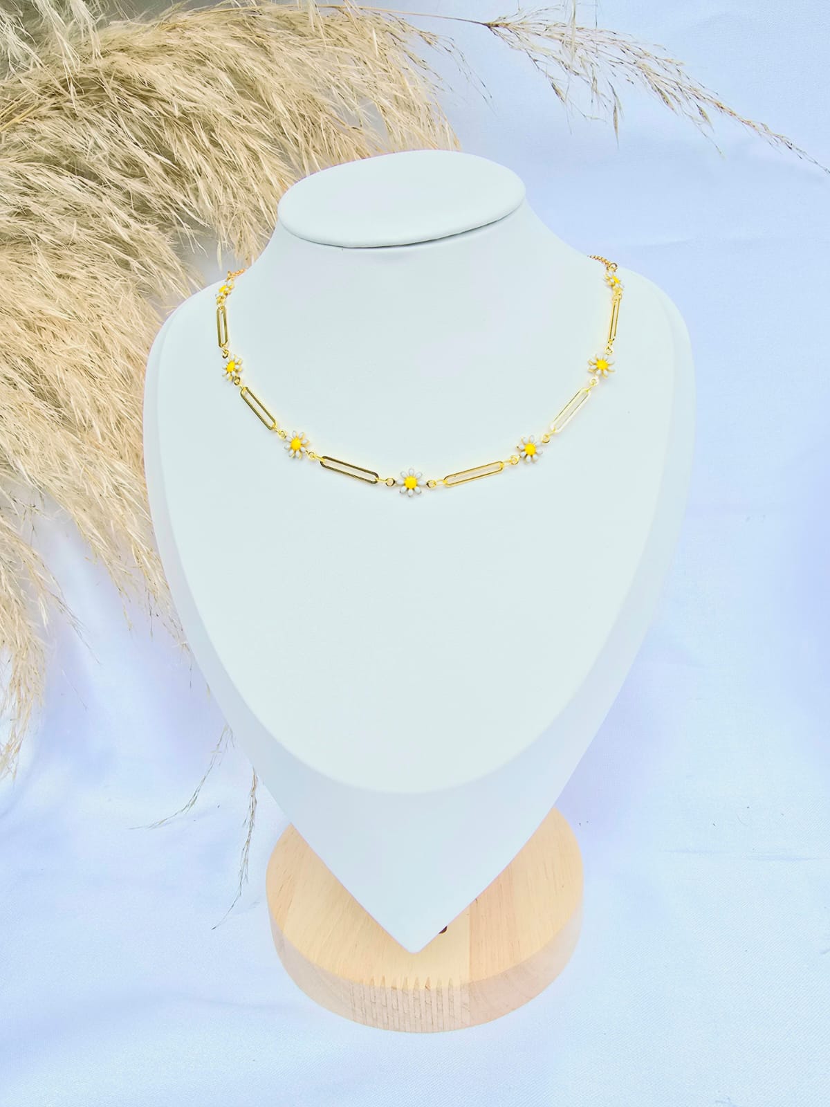 Gargantilla clip con flores