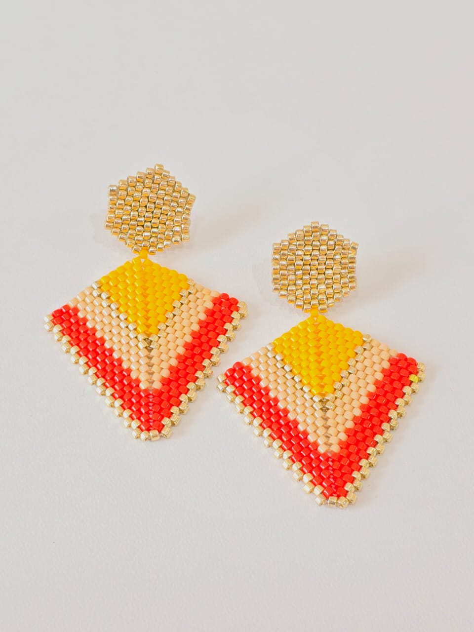 Topo triangular geometría solar miyuky