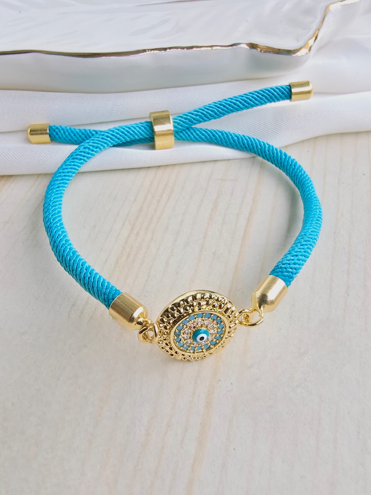 Pulsera cordón con dije en rodio y circones