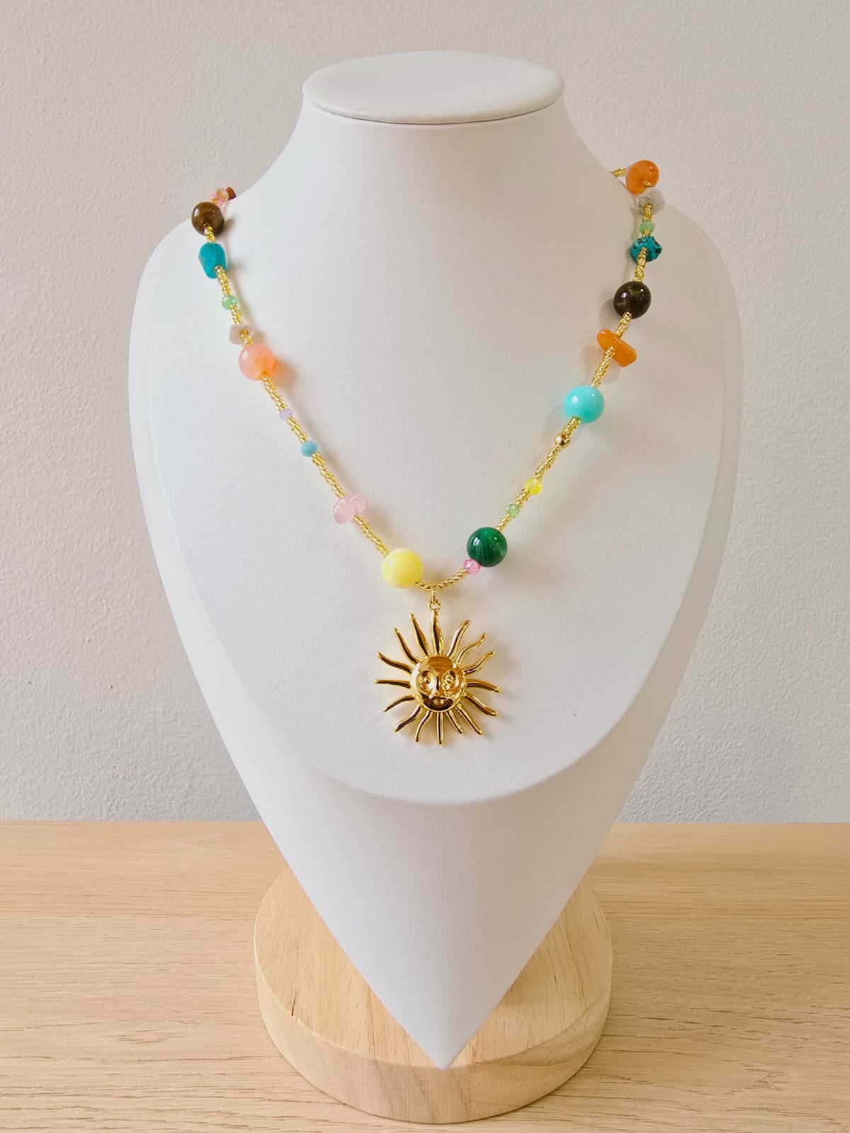 Collares largos con piedras