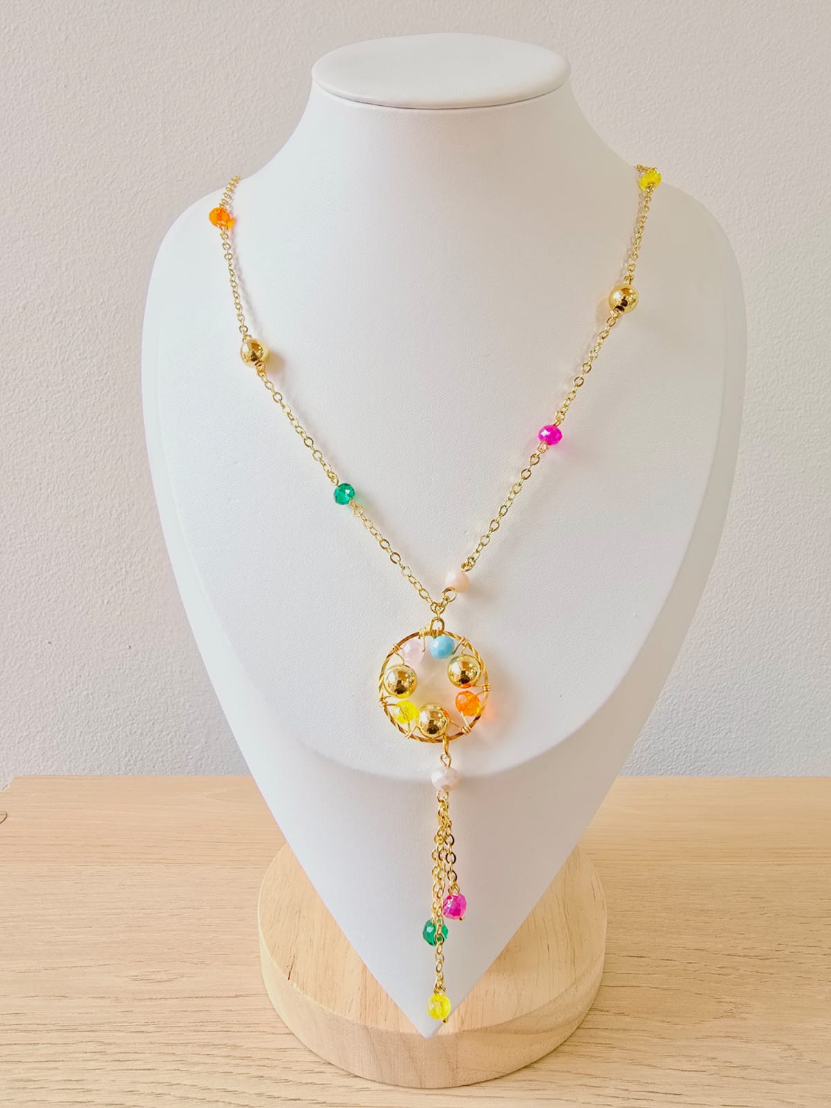 Collares largos con piedras