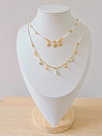 Cadena doble blanco con dijes