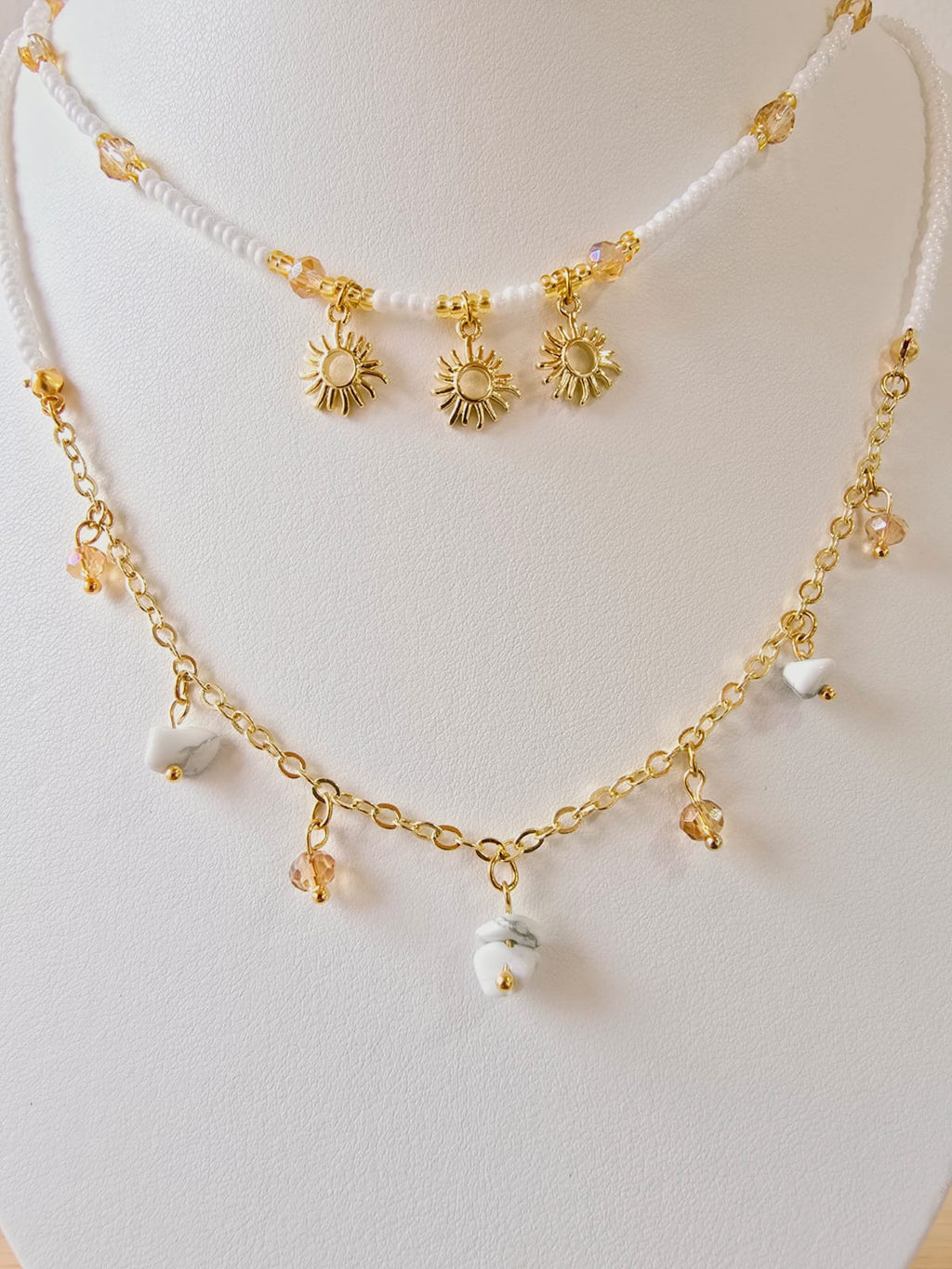 Cadena doble blanco con dijes