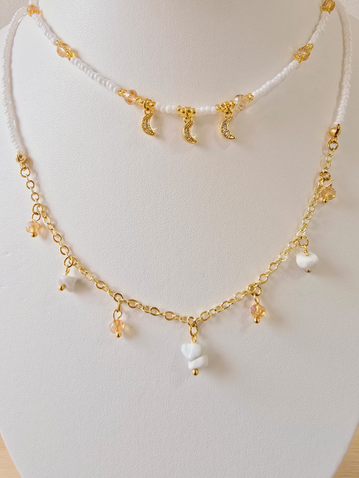 Cadena doble blanco con dijes