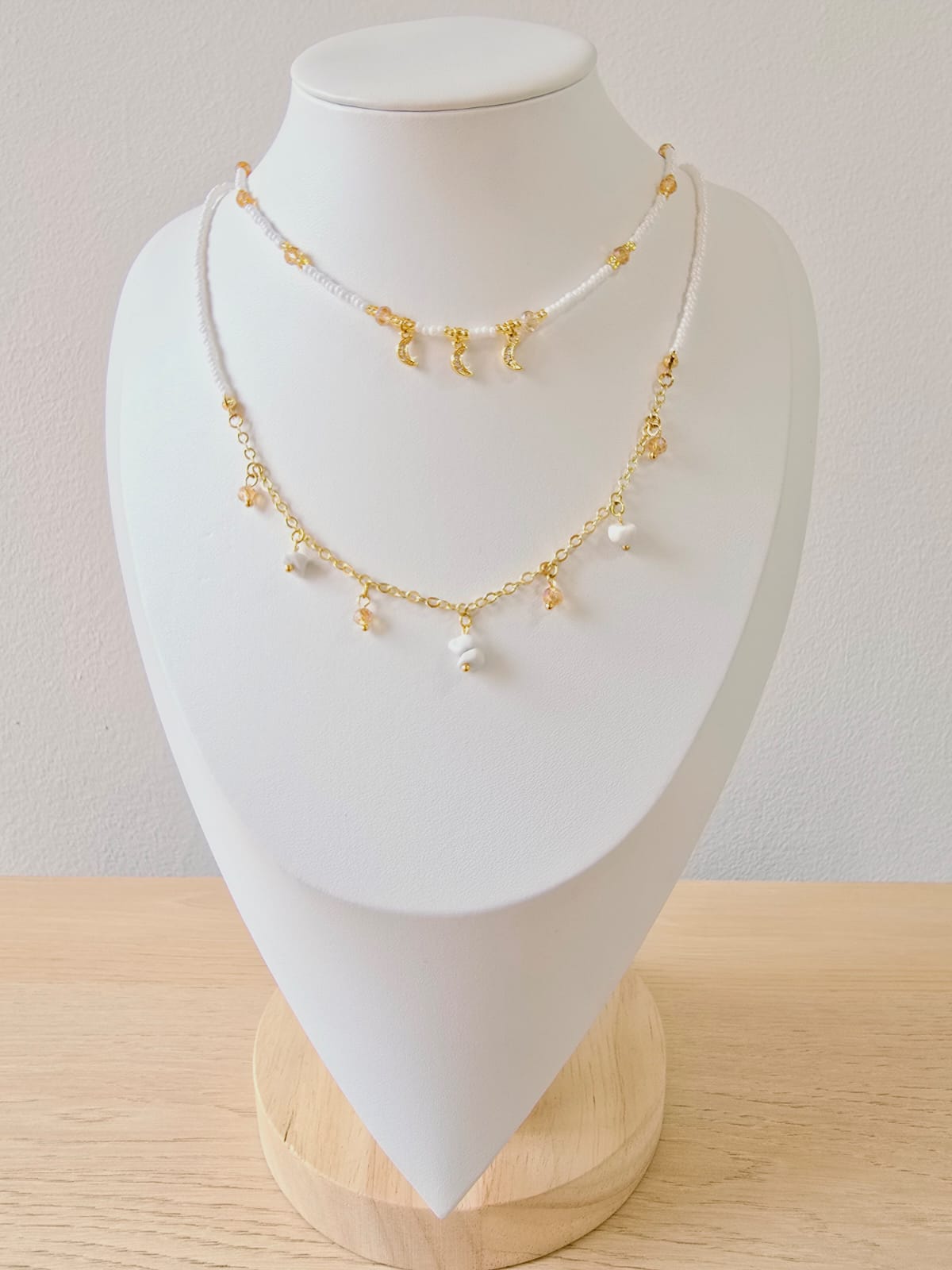 Cadena doble blanco con dijes