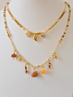 Cadena doble miel con dijes