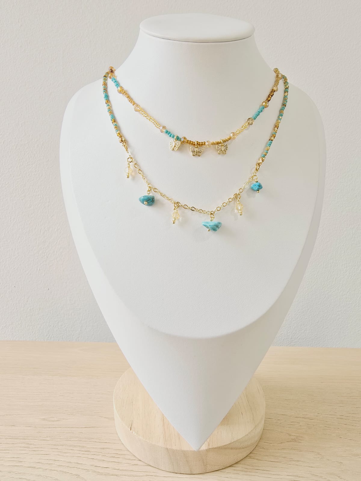 Cadena doble turquesa con dijes