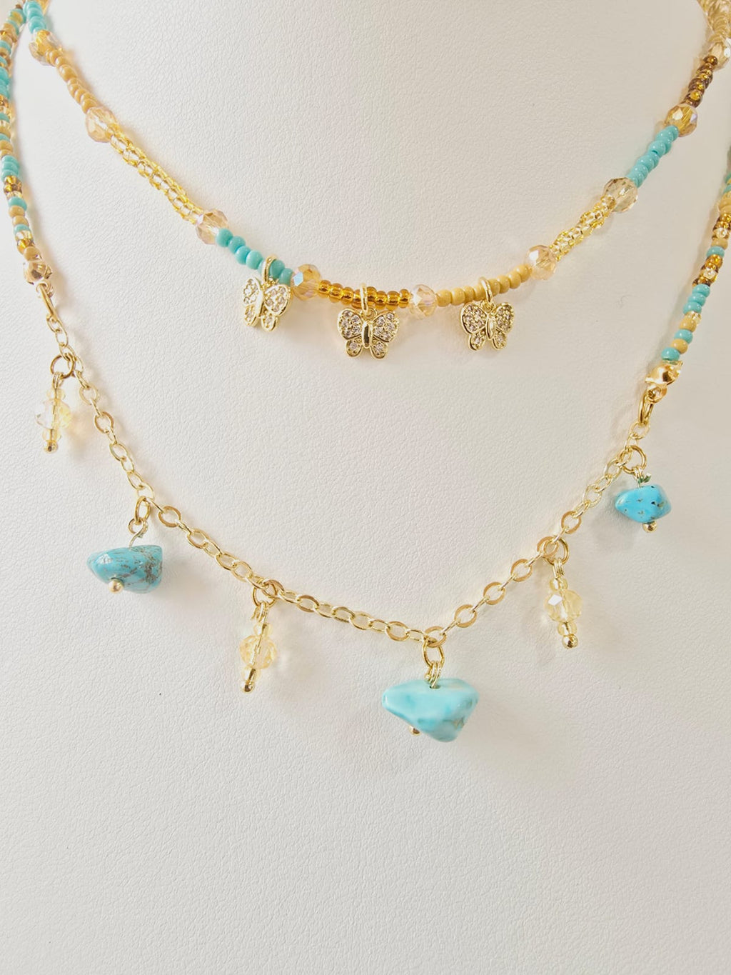 Cadena doble turquesa con dijes