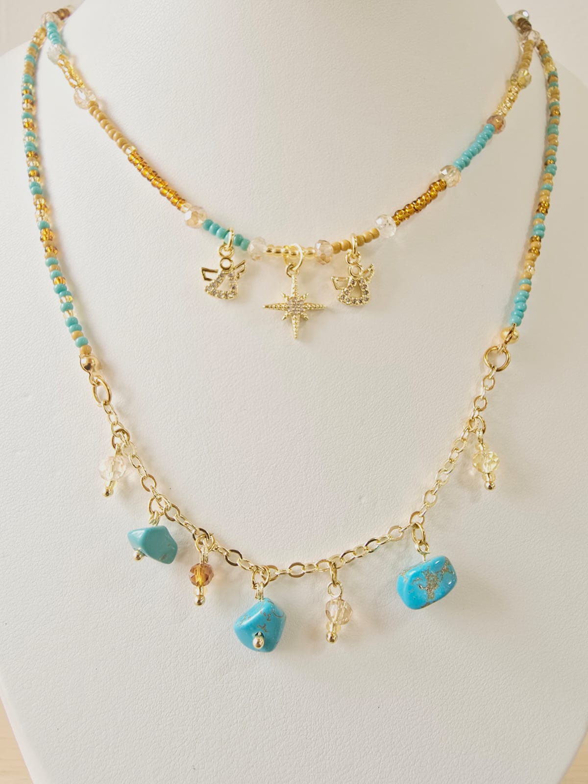 Cadena doble turquesa con dijes