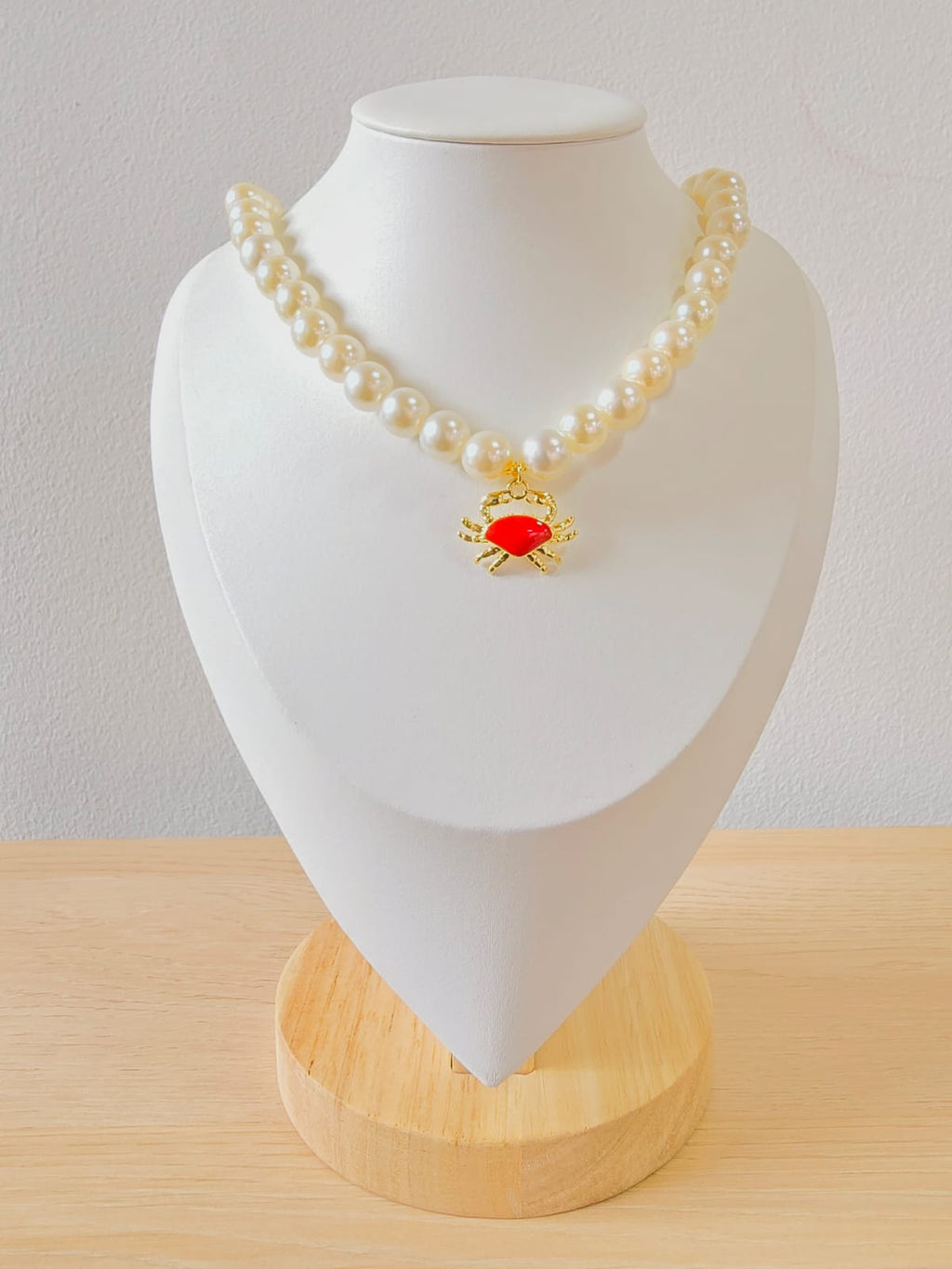 Gargantilla con perlas y dije