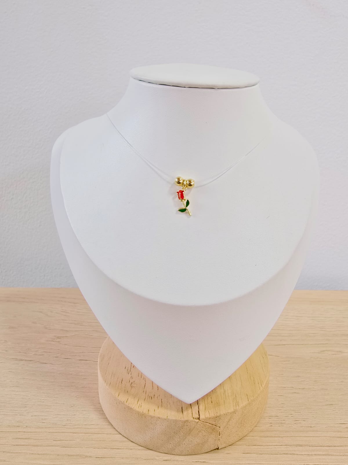 Gargantilla invisible con dije