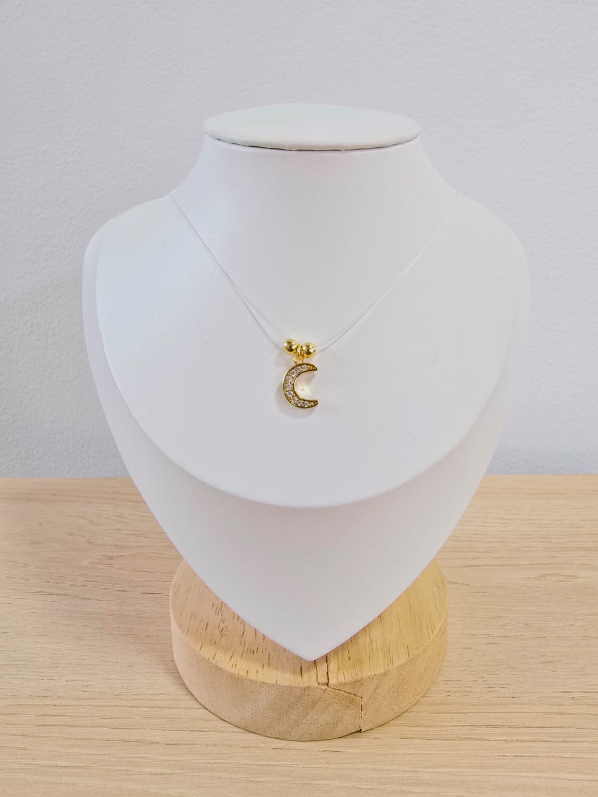 Gargantilla invisible con dije