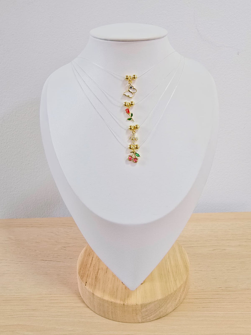 Gargantilla invisible con dije