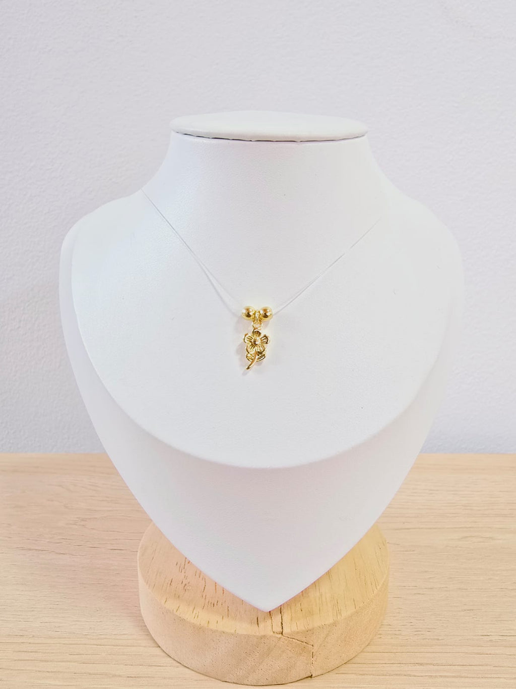 Gargantilla invisible con dije