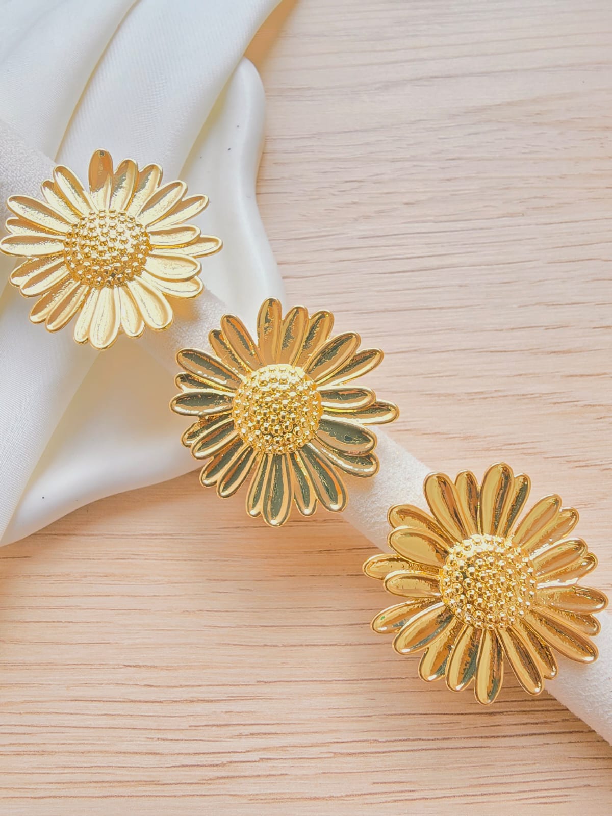 Anillo flor dorada