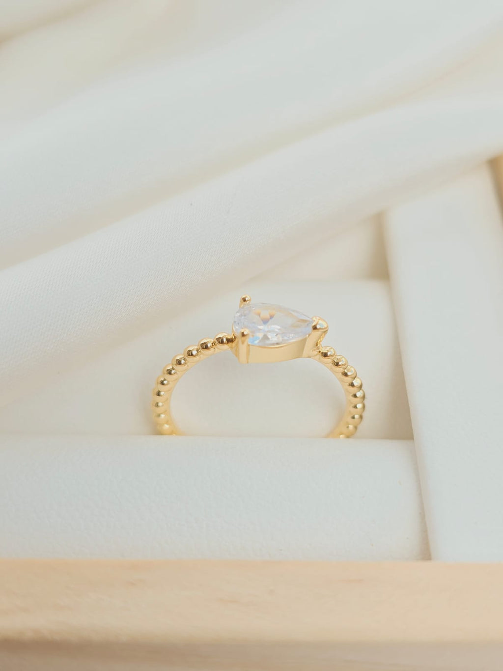 Anillo circón delgado