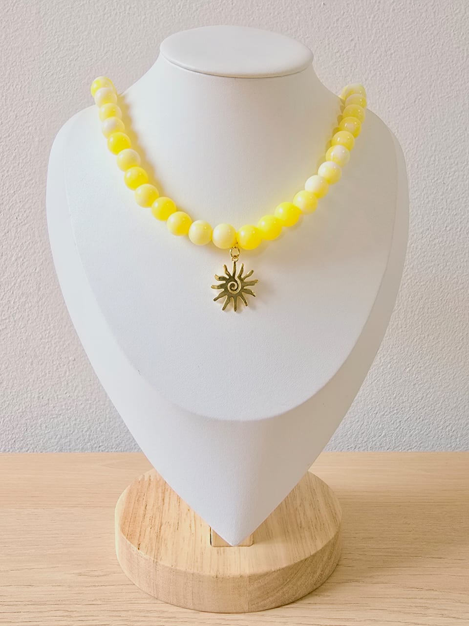 Gargantillas de perlas con dijes