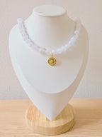 Gargantillas de perlas con dijes