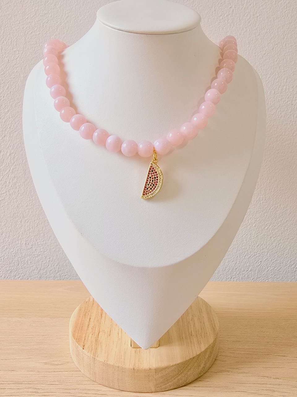 Gargantillas de perlas con dijes