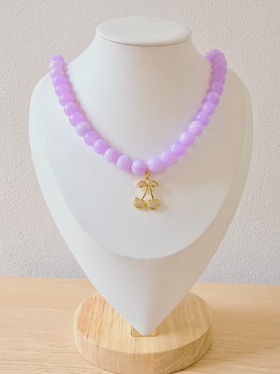 Gargantillas de perlas con dijes