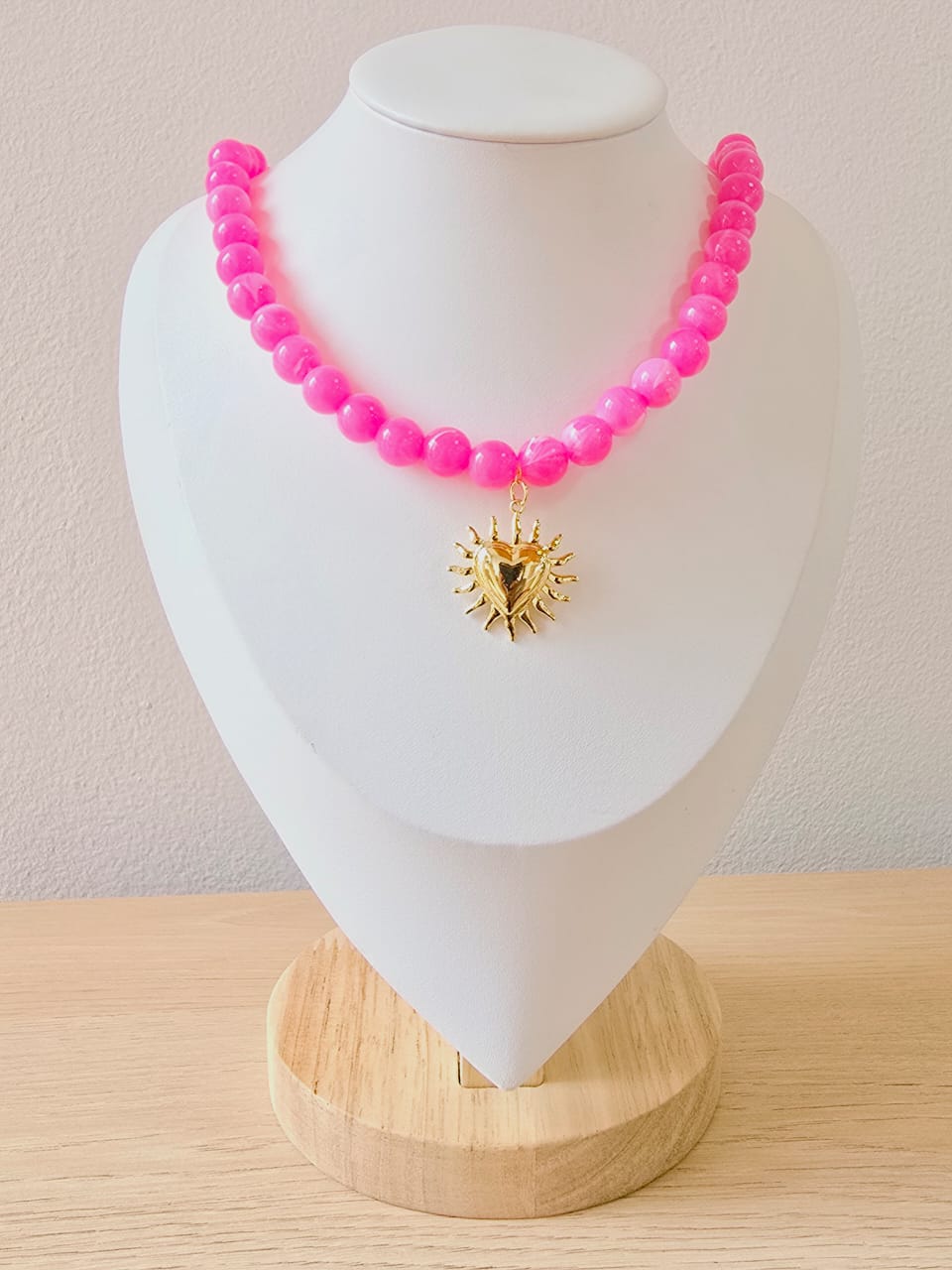 Gargantillas de perlas con dijes