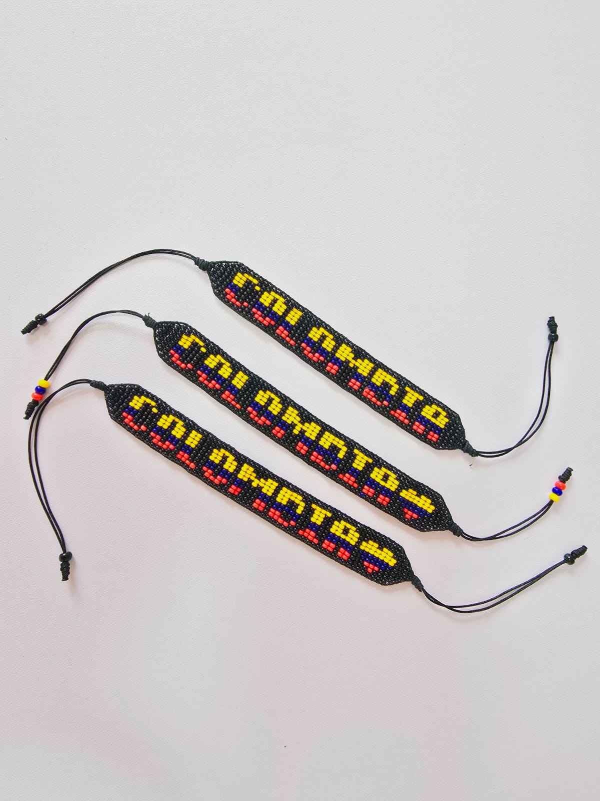 Pulseras tejidas de Colombia