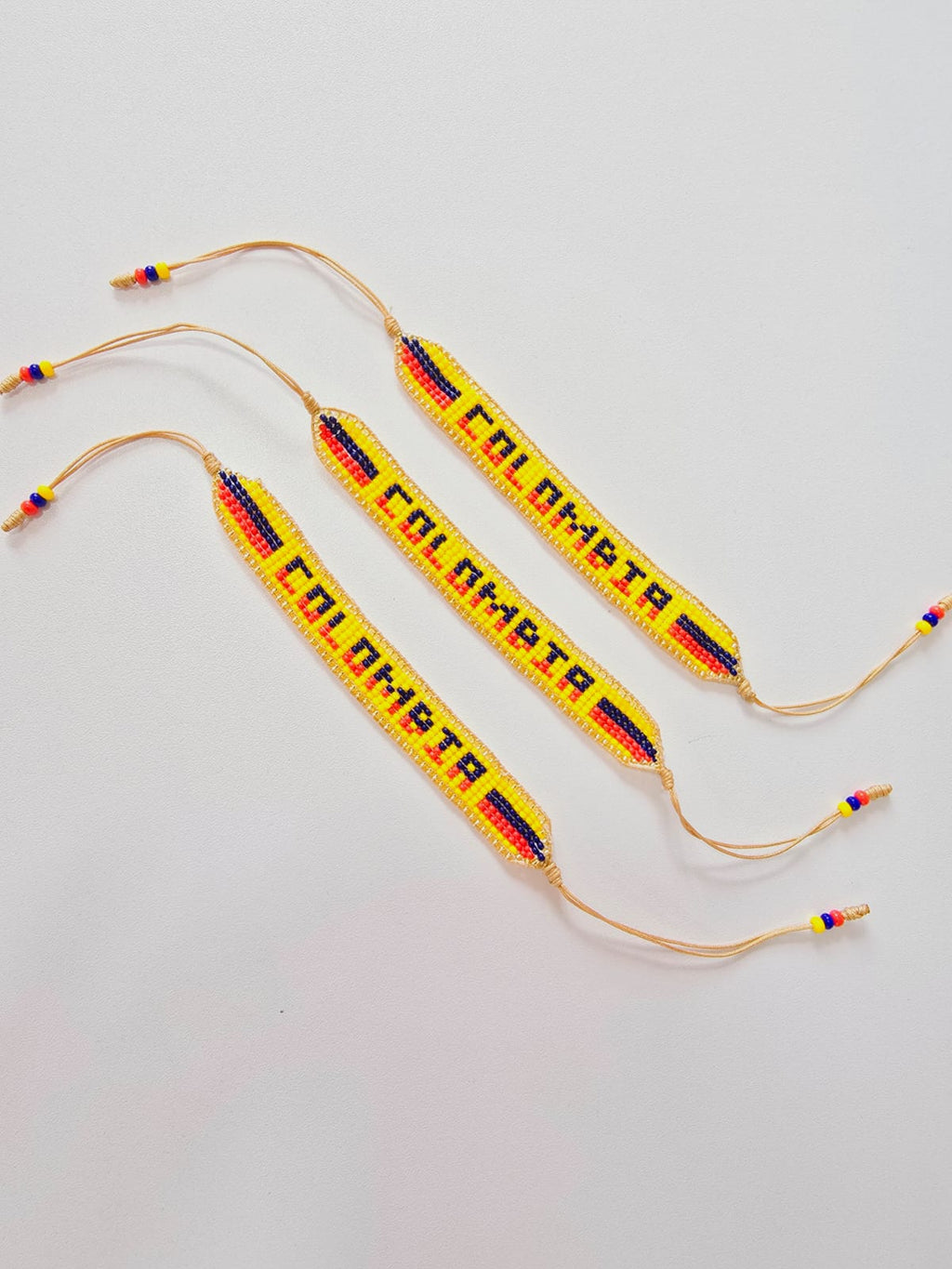 Pulseras tejidas de Colombia