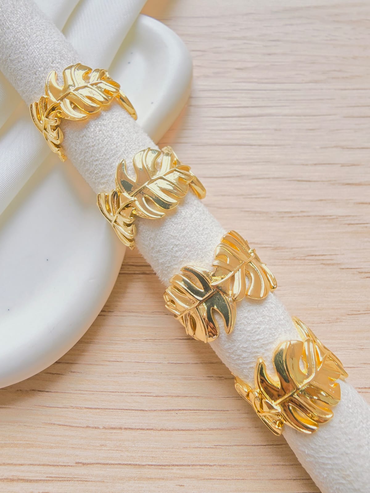 Anillo hojas doradas